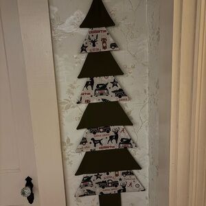 Festive Alabama Crimson Tide wall tree…